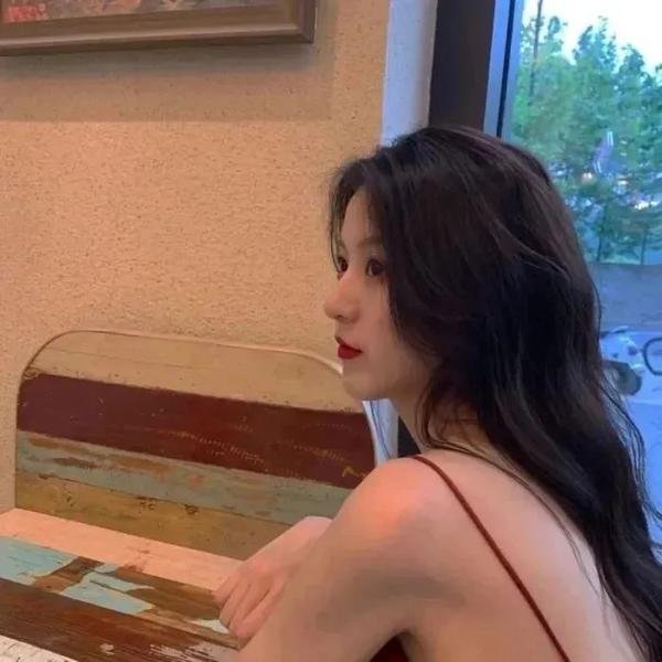 奇怪的她